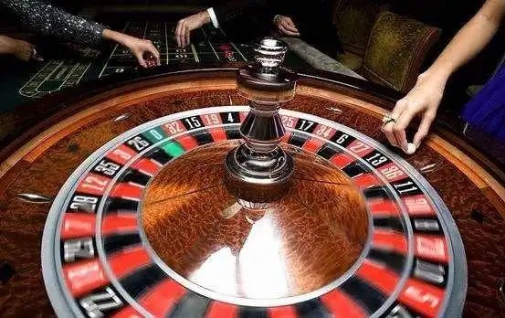 730 slots မိုဘိုင်းအက်ပ် interface နှင့် features များ